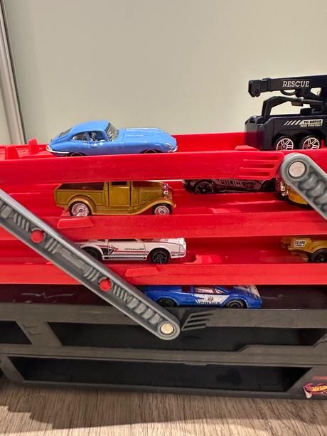 Prepravný kamión hot wheels,