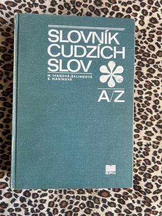 Slovník cudzích slov - mária ivanová-šalingová, zu, 