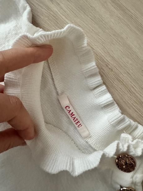 Biely top so stojacikom a gombickami, camaieu,s