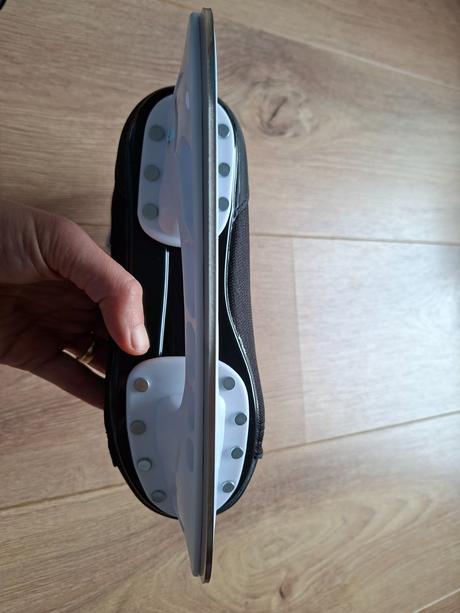 Hokejové korčule, 36