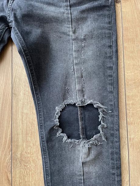 Šedé roztrhane rifle, bershka,32