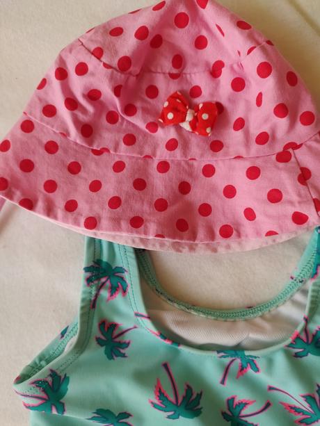 Plavky a klobucik 6 mesiacov, 68