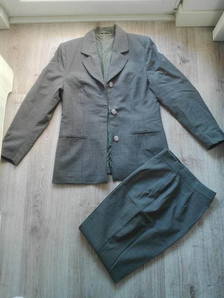 Nohavicovy kostým, 40