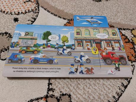 Kniha/leporelo lego city policajná stanica,
