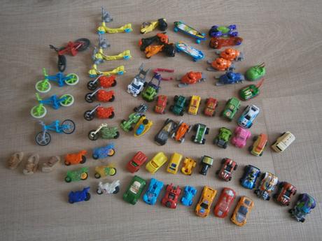 Kinder hračky(cena za ks), 