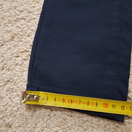 Tmavomodre nohavice, 36