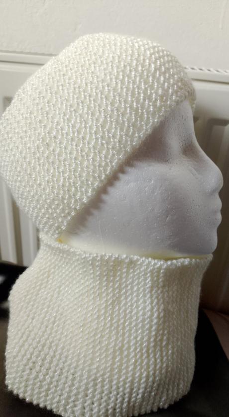 Čelenka s nákrčníkom biela,sviatočná, 