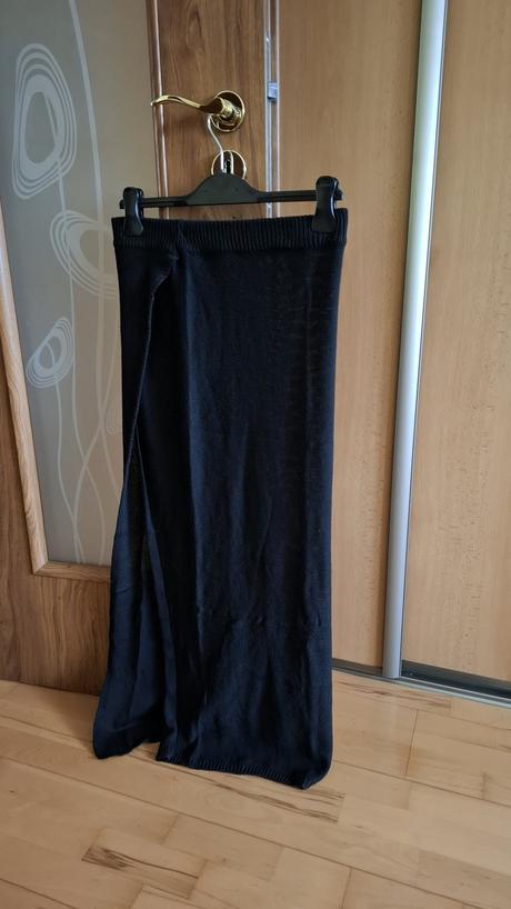 Cierna plazova sukna s rozparkom, m