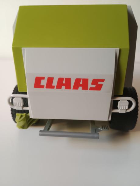 Balíkovač claas,