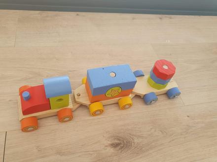 Drevený vláčik so skadačkou,