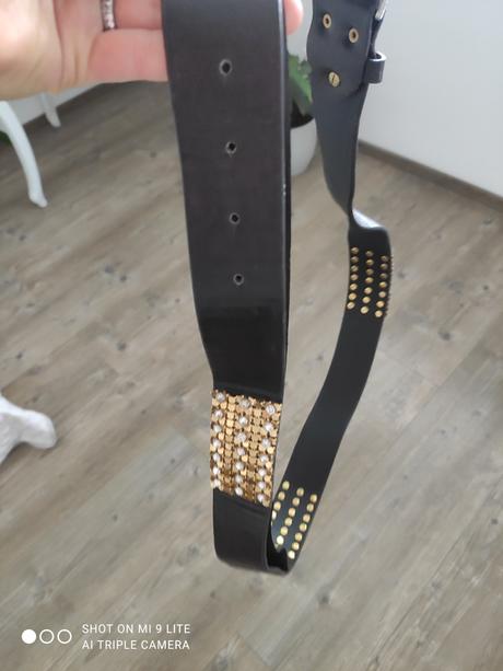 Hnedy opasok s kamienkami- kazovy model,