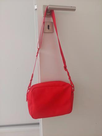 Červená kabelka cez plece c&a, c&a