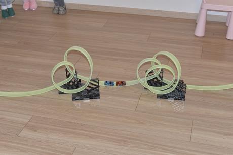 Dráha s autíčkami, 