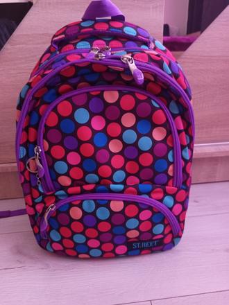 Bodkovaný školský batoh, 