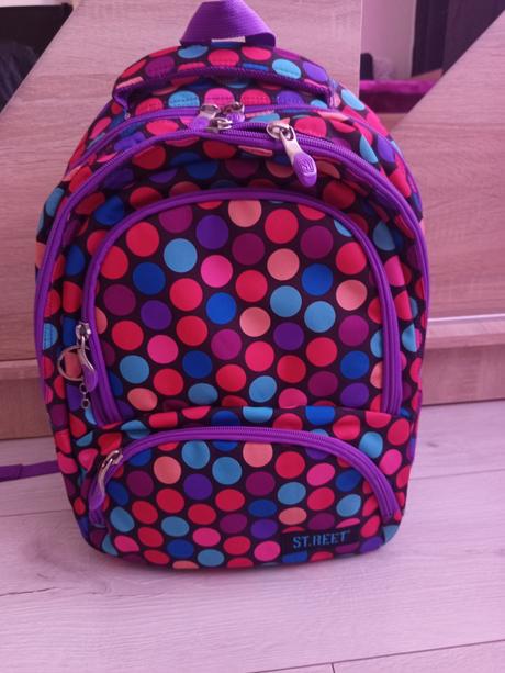 Bodkovaný školský batoh, 