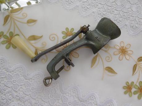 Mlynček na mak-ideal-m iii, čechoslovákia, 