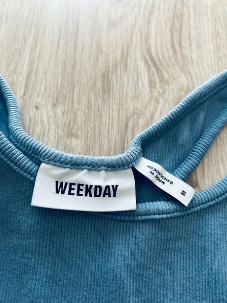 Skvelé vrúbkované body značky weekday, m