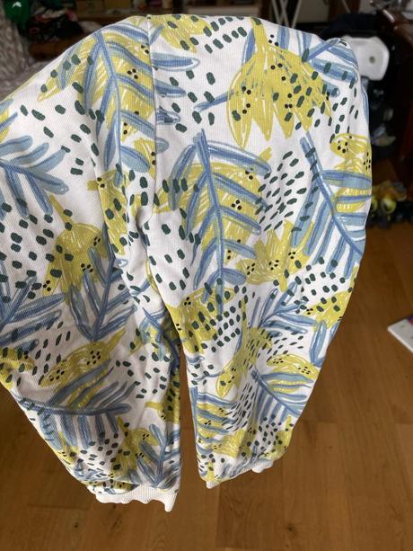 Teplaky so zaujimavym motivom, reserved,104