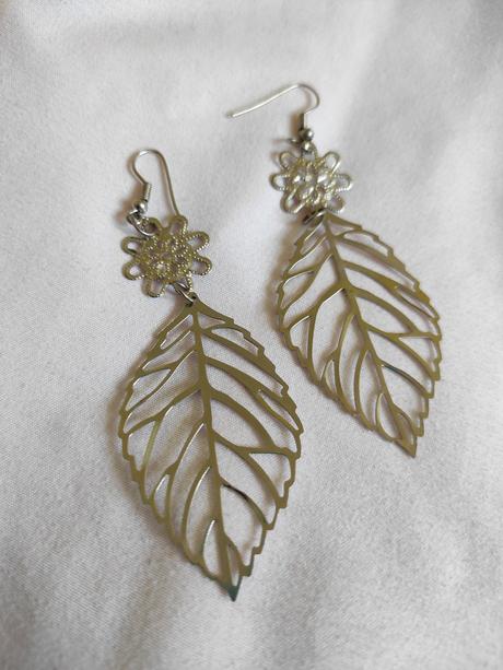 Vysiace náušnice s kvietkom,