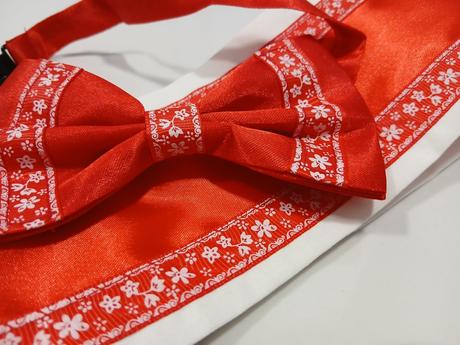 Folklórny  opasok a motýlik, 