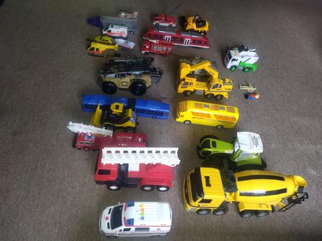 Väčšie auta rôzne  plastove, 