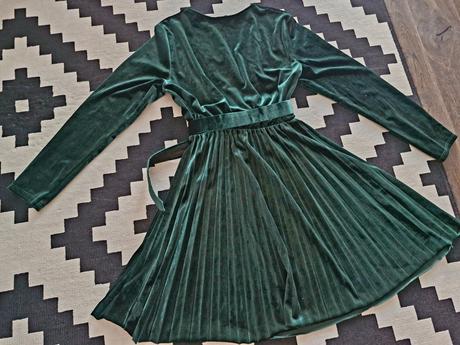 Nadherne smaragdove zamatove saty,top stav v.s/m, new balance,s