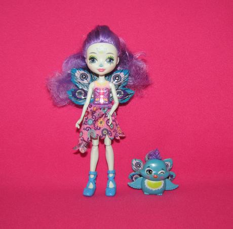 Mattel enchantimals bábika patter s pávom flap, 