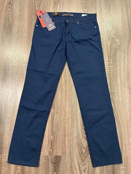 Artistamania nove elegantne nohavice 33/34, l