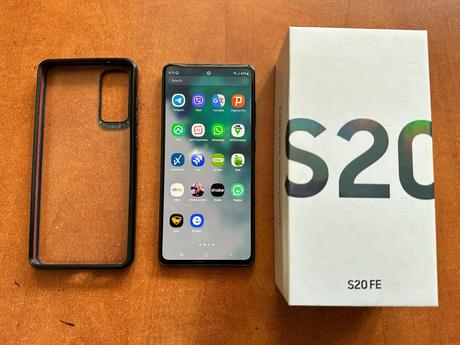 Samsung galaxy s20 fe 6/128 gb veľmi zachovalý, samsung