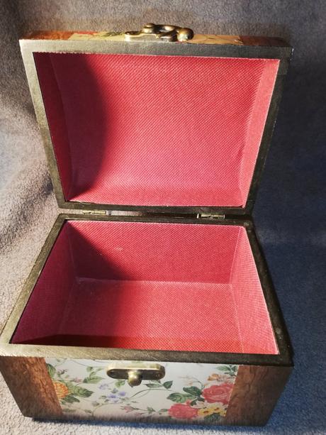 Krabička s ružami, 