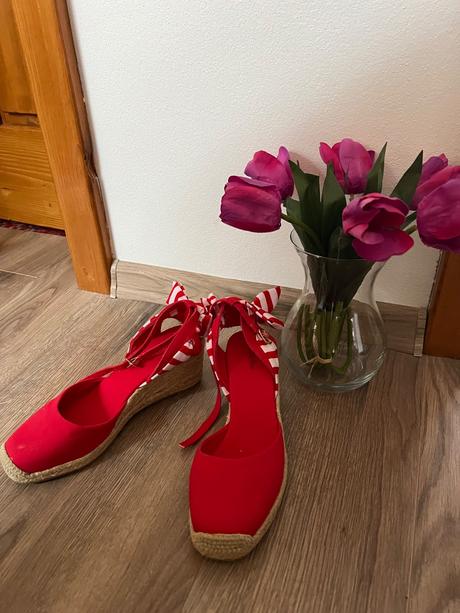 Lodičky / sandále na hrubom opätku, 37