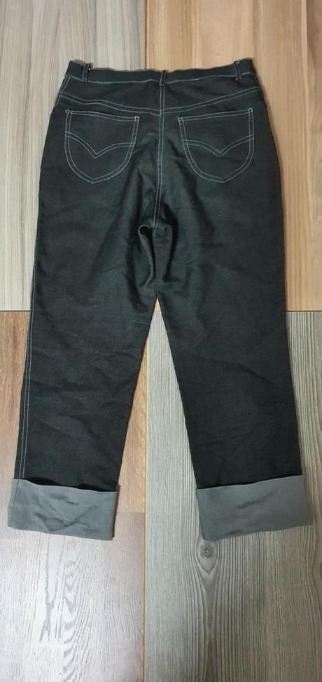 Trojstvrtove nohavice, 40