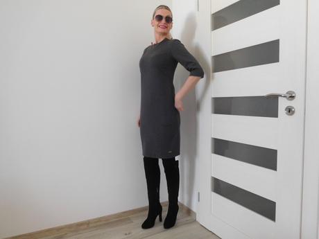 Šaty šedé úpletové s,, s