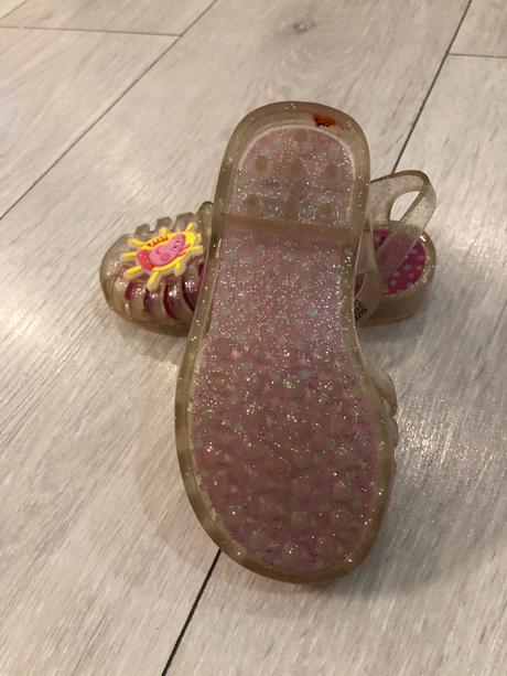 Topánky do vody, 19