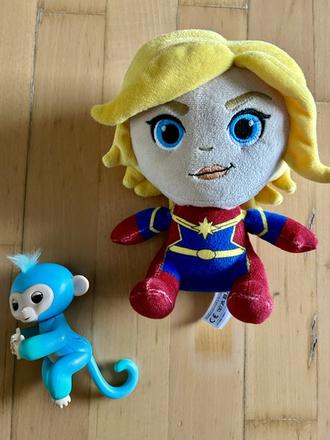 Wonderwoman + monkey,