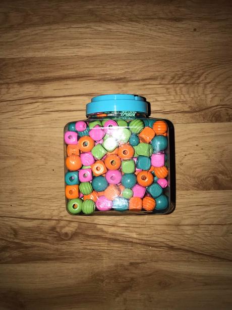 Velke drevene korale+snurky-350 kusov, 