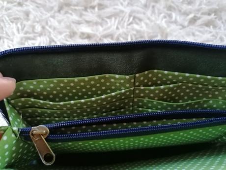 Krásna penaženka na zips, 