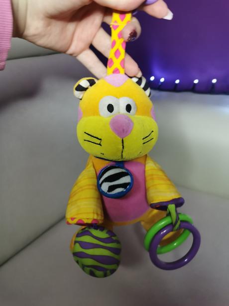 Lamaze závesná hračka macko, 