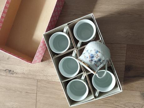 Sada porcelánových hrnčekov, 