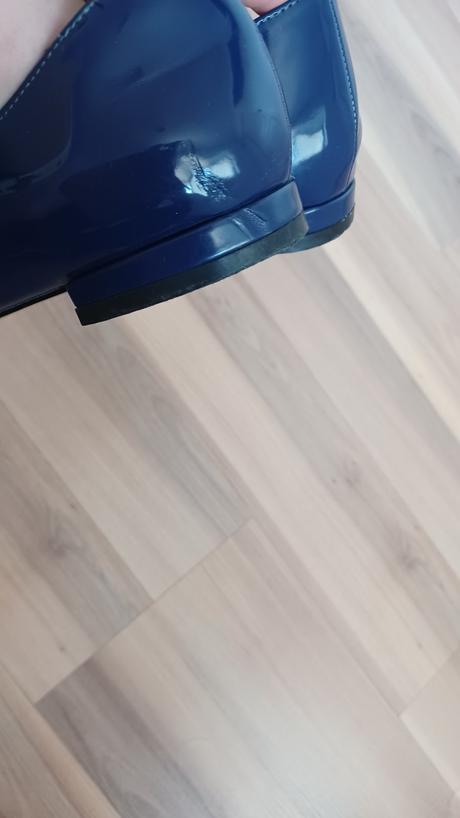 Tmavomodré baleríny, 37