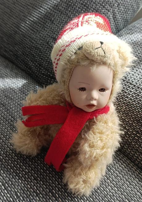 Bábika s keramickou hlavou, 