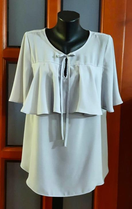 Predám elegantnú blúzku s volánom veľ.xl-xxl, xl