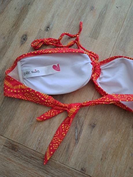 Červenožlté plavky, gate,l