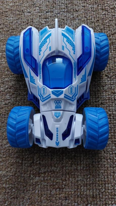 Auto s otáčajúcimi kolesami, 