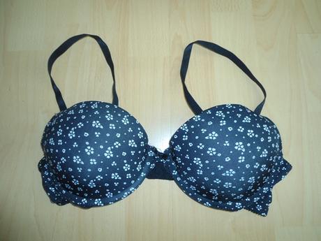 Čierna podprsenka s kvietkami, 80b