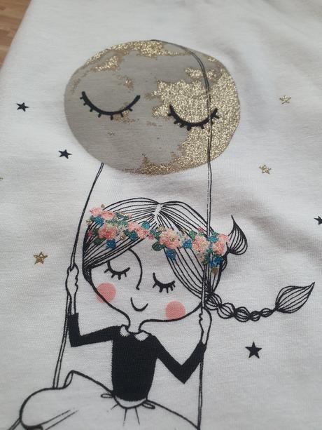 Tricko s trblietavym mesiacom, c&a,104