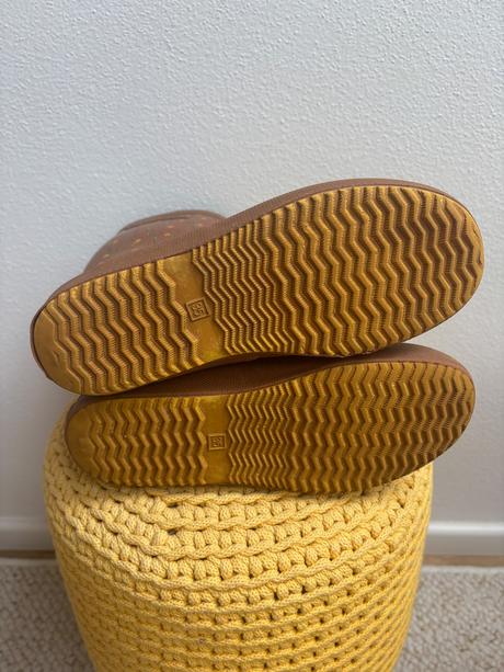 Gumáky bisgaard, 35