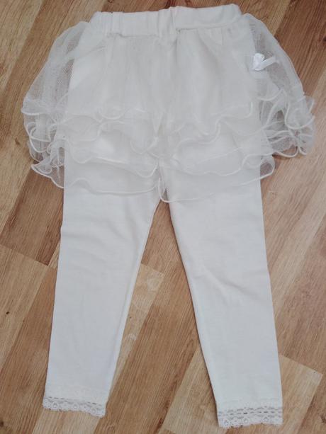 Leginy s tylovou sukničkou, 92