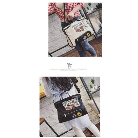 Kabelka s nasivkami,