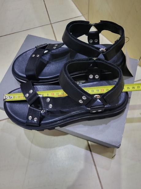 Kožené čierne sandále, 38